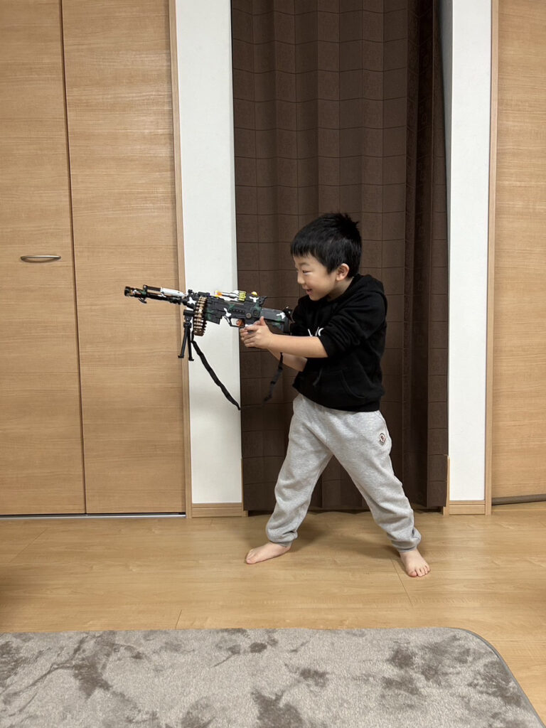 誕生日の銃の構え